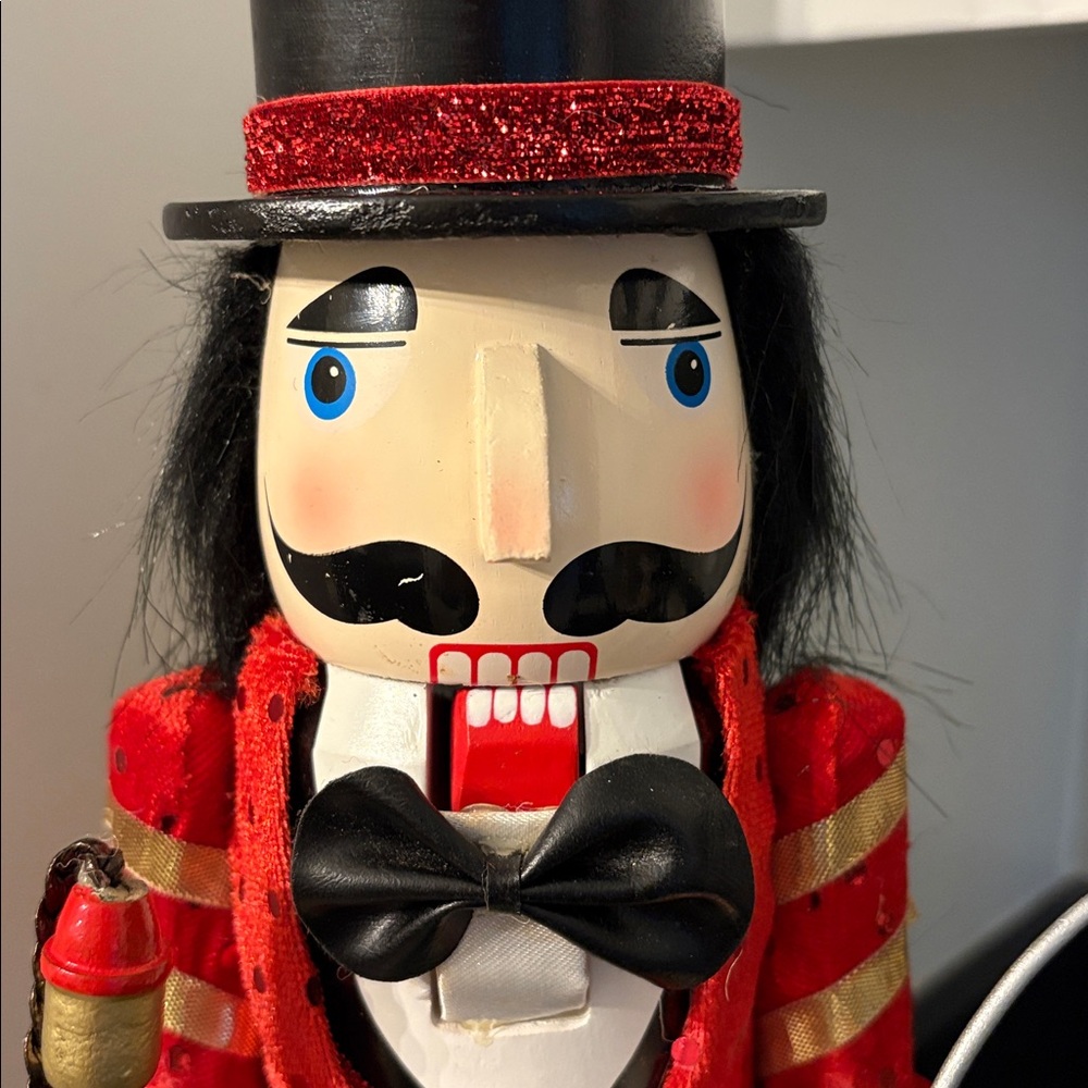 19” Christmas Circus Ringleader Lion Tamer Nutcracker w Lion and Big Top Vintage - Picture 8 of 13
